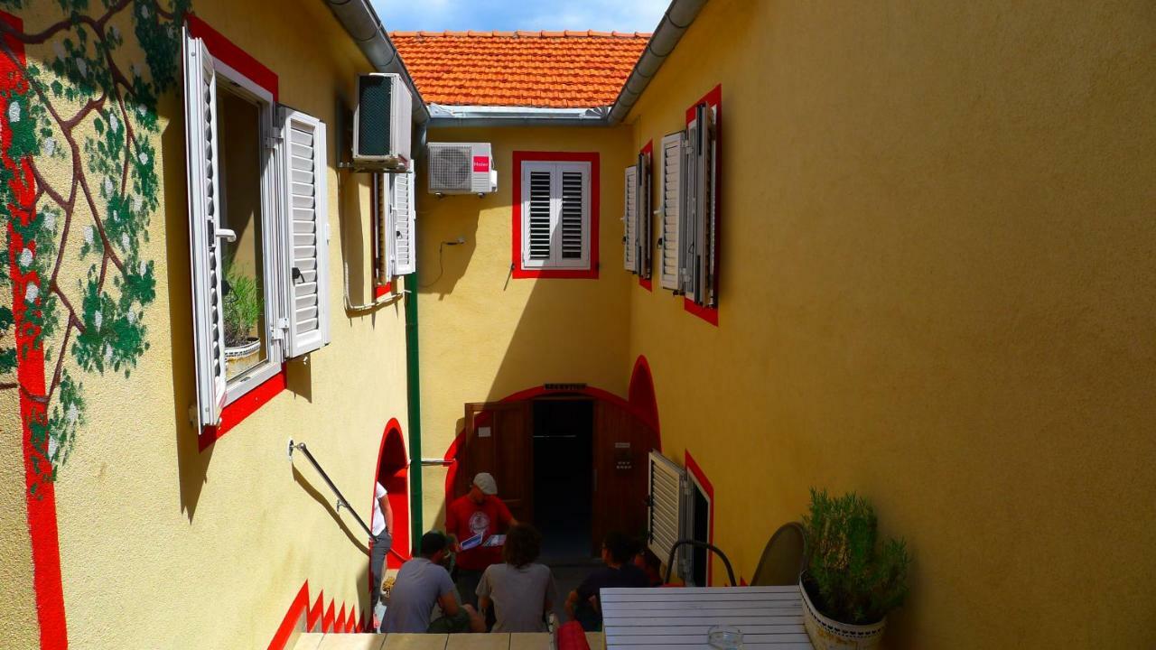 The Mellow Monkey Hostel Zadar Exteriör bild
